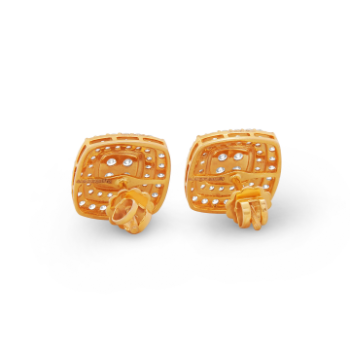 Sqaure Diamond Stud of 14K yellow gold.
